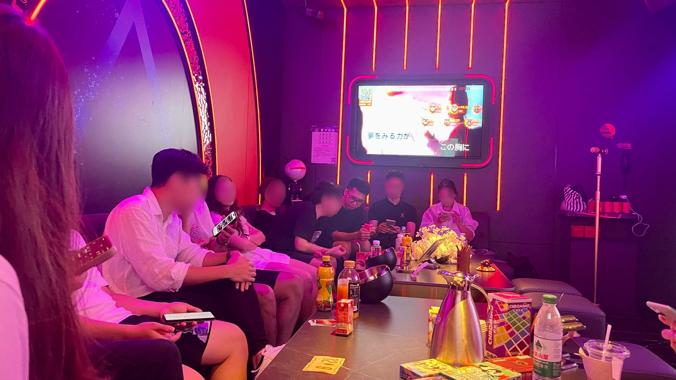 深港KTV唱粤语金曲玩桌游